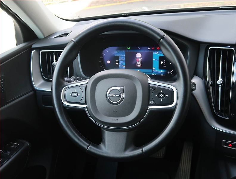 Volvo XC60 (2023) B4 AWD - fotka 16 z 27