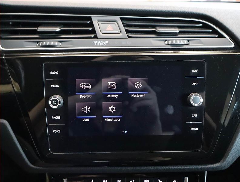 Volkswagen Touran (2017) 2.0 TDI, Automat, Navi - fotka 22 z 29