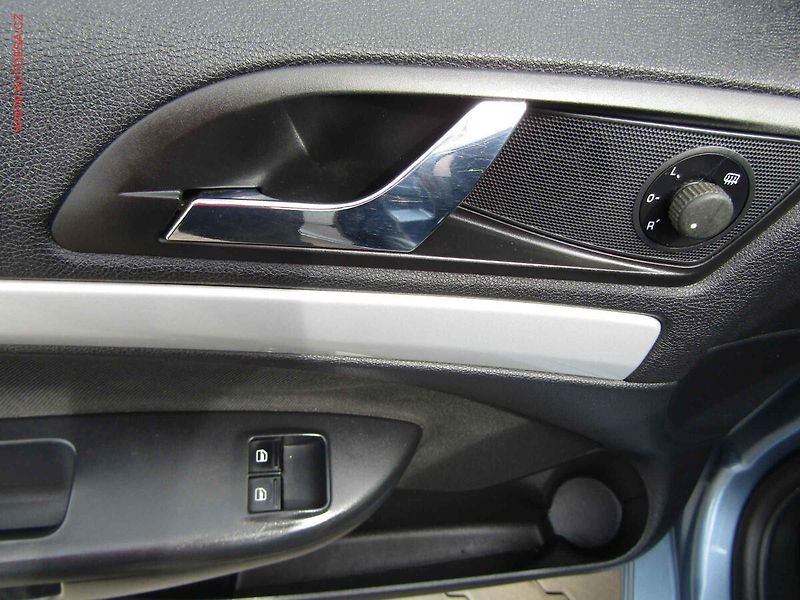 Škoda Octavia (2007) 2.0TDi, AC, TZ, park.čidla - fotka 11 z 19