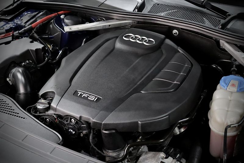 Audi A4 2.0 TFSI ultra 140 kW S line - fotka 13 z 49