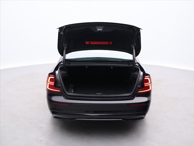 Volvo S60 2,0 B5 184kW AWD Ultimate Dark - fotka 9 z 29