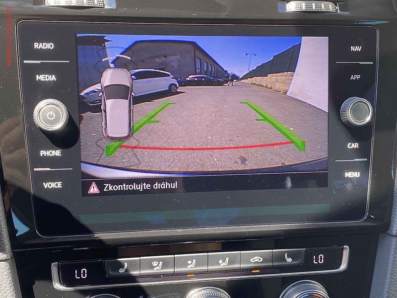 Volkswagen Golf (2018) 1.4 TSi, R-Line, navi, LED - fotka 16 z 17