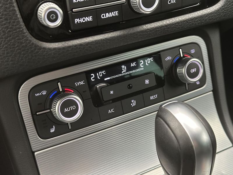 Volkswagen Touareg 3,0 TDI V6 193kW R-Line CZ - fotka 21 z 29