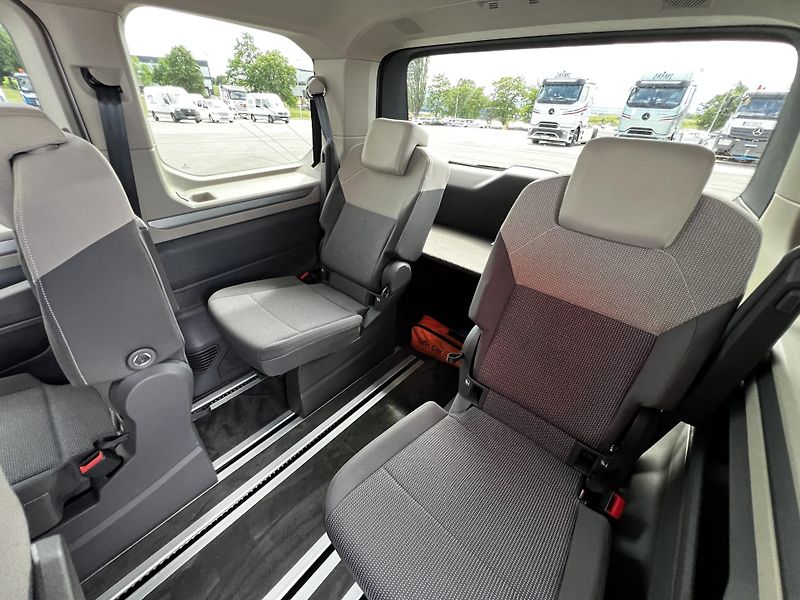 Volkswagen Multivan 2.0TDI DSG 110kW 7-Míst TZ DPH - fotka 22 z 25