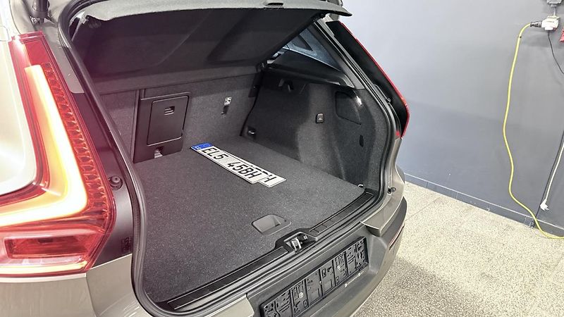 Volvo XC40 (2021) T4,Inscription ,REZERVOVÁNO  - fotka 14 z 50