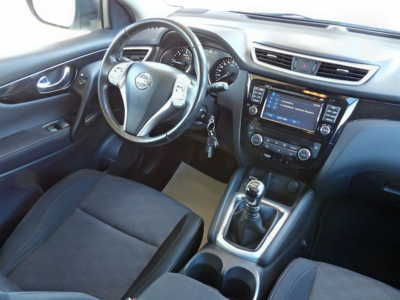 Nissan Qashqai 1.6dCi 4WD Tažné Kamera ČR - fotka 22 z 33