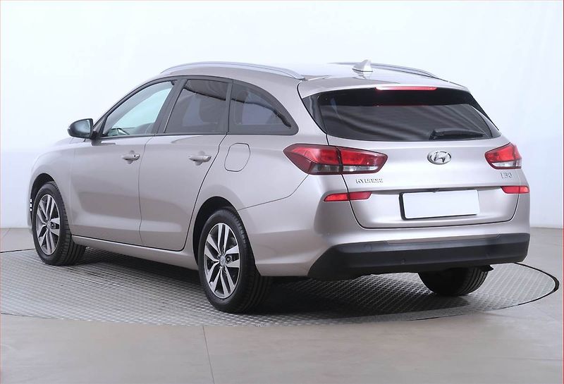 Hyundai i30 (2020) Family Comfort 1.6 CRDi - fotka 4 z 20