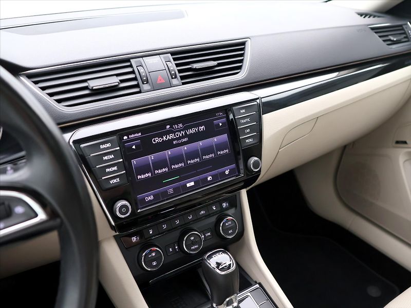 Škoda Superb 2,0 TDI 140kW L&K 4x4 CZ - fotka 30 z 46