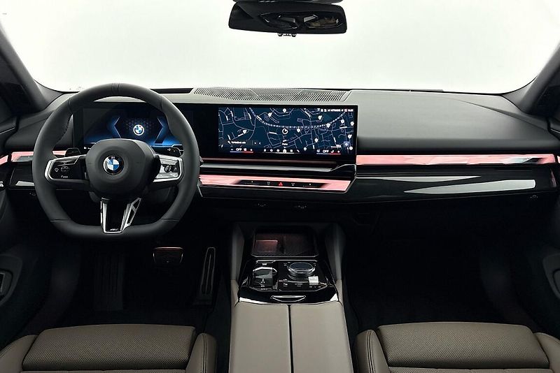 BMW Řada 5 540d xDrive Touring - fotka 10 z 17