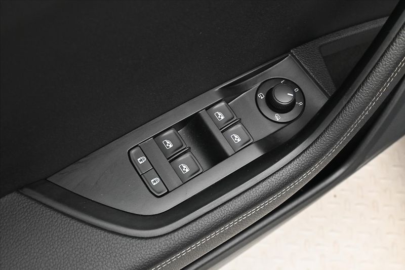 Škoda Superb 2,0 TDI 110kW DSG Style Záruka - fotka 26 z 33