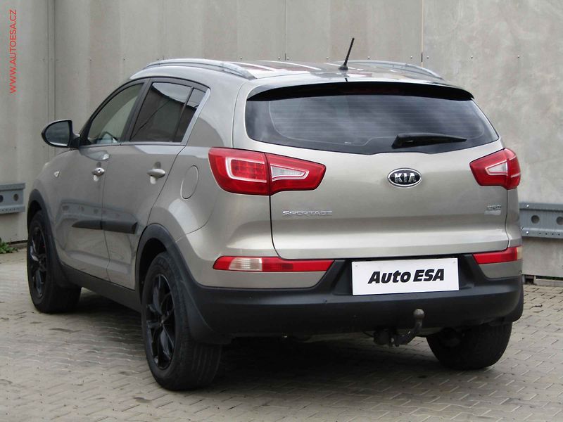 Kia Sportage (2011) 1.7CRDi, 2.maj,ČR, AC, tažné - fotka 6 z 18