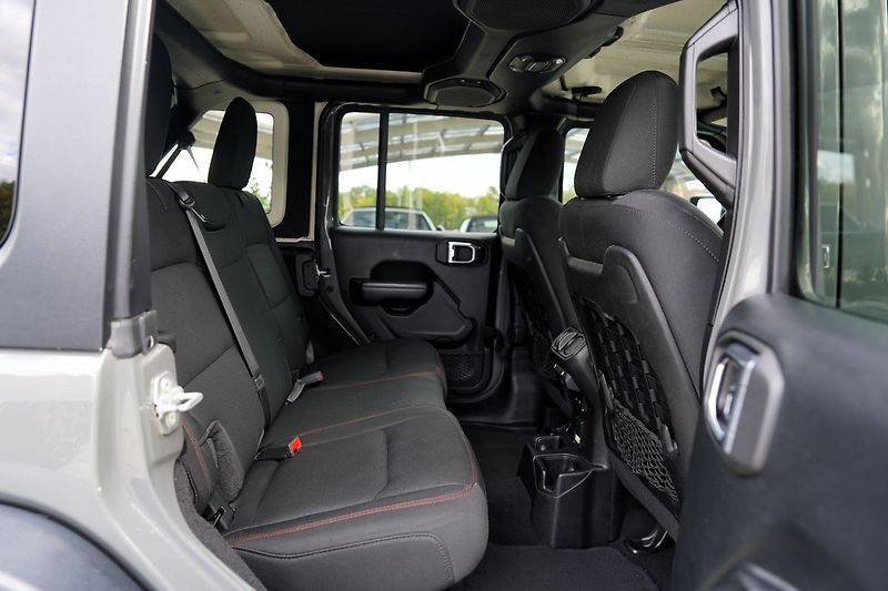Jeep Wrangler 3.6i V6/Rubicon/4x4/AT - fotka 30 z 53