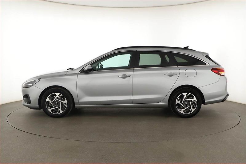 Hyundai i30 (2025) 1.0 T-GDI, Style, FullLed - fotka 3 z 18