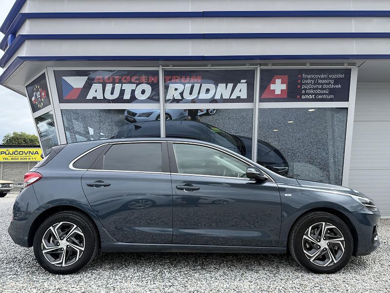 Hyundai i30 1,5 T-GDI DCT Smart Automat ČR - fotka 8 z 40