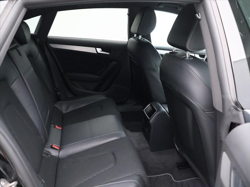 Audi A5 3,0 TDI quattro S-Line 1.Maj - fotka 13 z 36