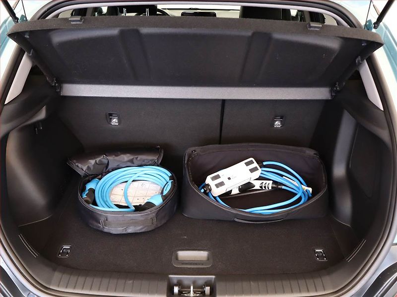 Hyundai Kona (2021) Electric 64 kWh, SoH 100% - fotka 24 z 24