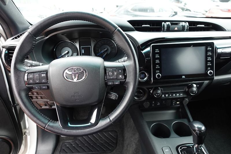 Toyota Hilux 2,8 D4-D Invincible Sport A/T - fotka 14 z 34