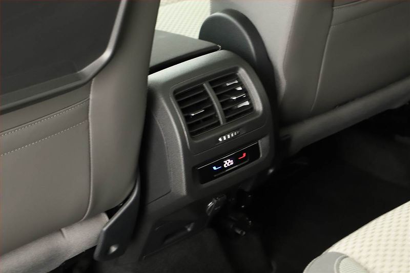 Volkswagen Touran (2023) Comfortline 1.5 TSI - fotka 16 z 17