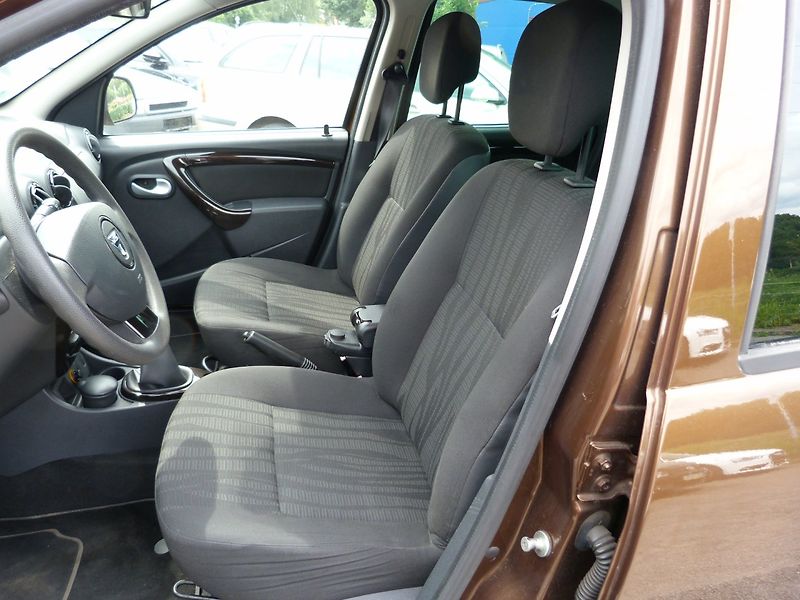 Dacia Duster 1.6 16v Laureáte - fotka 10 z 17