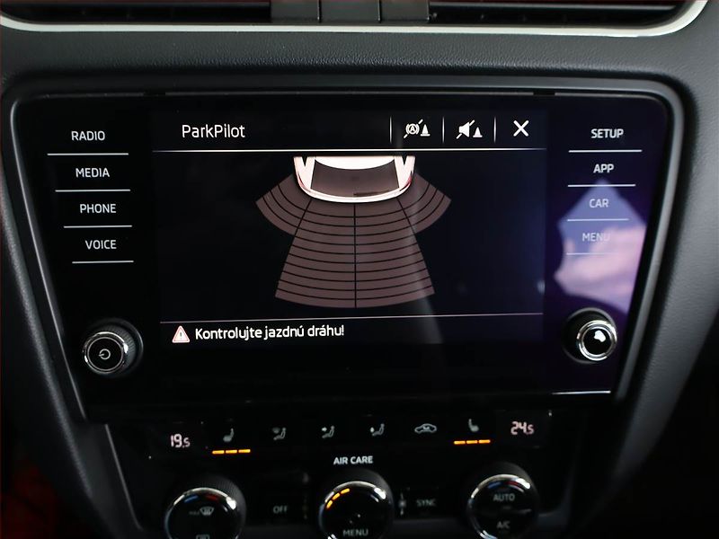 Škoda Octavia (2017) 1.4 TSI, Tempomat - fotka 20 z 22