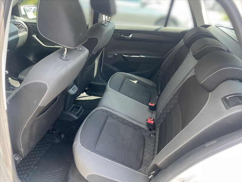 Škoda Fabia 1,0 TSI 70 Ambition - fotka 8 z 11