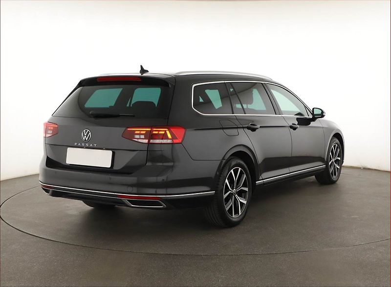 Volkswagen Passat (2023) 2.0 TDI - fotka 5 z 20