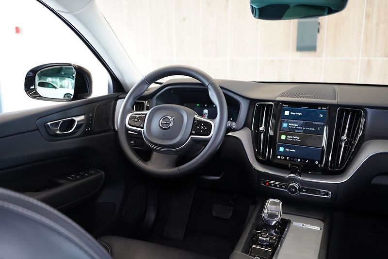 Volvo XC60 B5 AWD Plus Dark, Ventilace - fotka 45 z 46