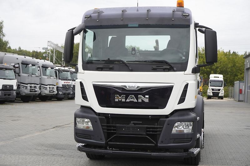MAN TGS (2016) 26.360 6x4 BB / 160 tho. km - fotka 11 z 24