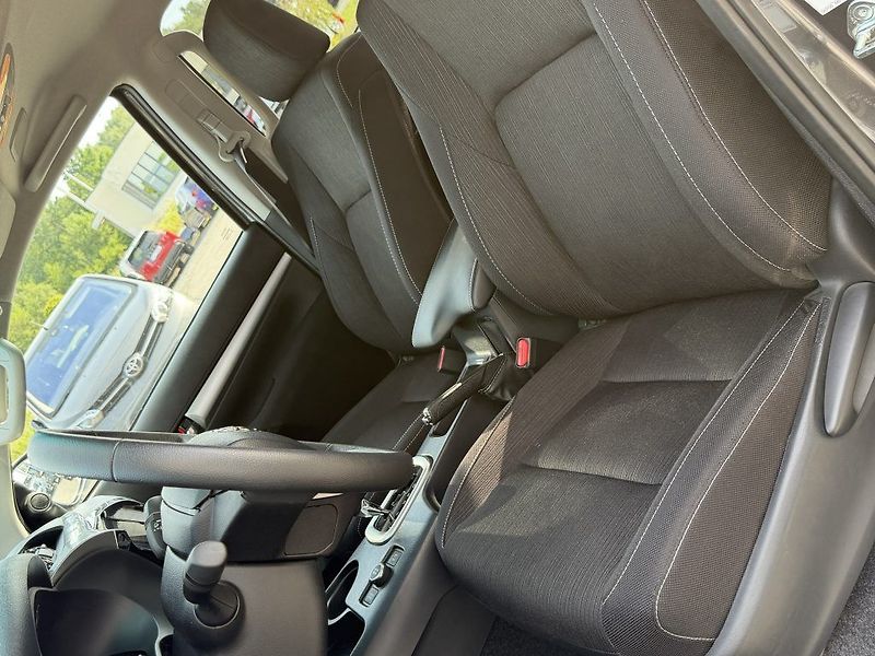 Toyota Hilux 2.8D, Executive, DPH, 8tis km - fotka 11 z 26
