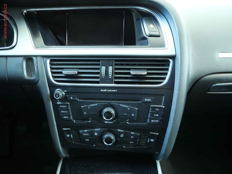 Audi A5 (2010) 2.0TDi, AC, park.čidla - fotka 13 z 16