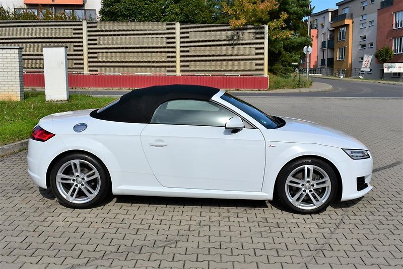 Audi TT 1.8TFSI S-Line Cabrio,B&O - fotka 12 z 50