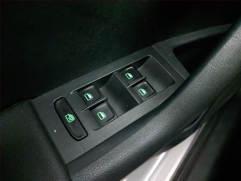 Škoda Octavia (2014) RS 2.0 TDI, Kůže, Bi-Xenony - fotka 17 z 19