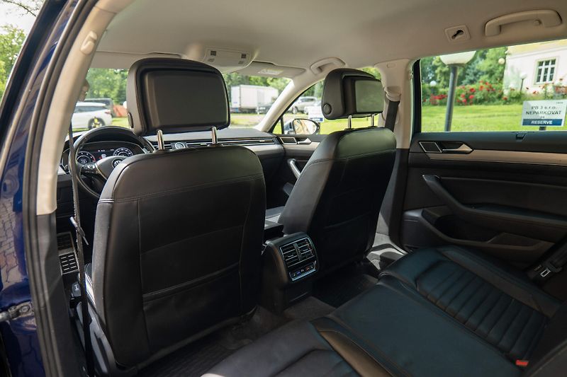 Volkswagen Passat 162kW Alltrack DCC NezTop 360 - fotka 14 z 42