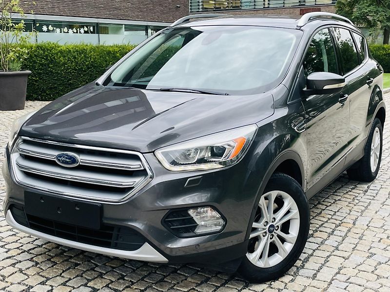 Ford Kuga 2.0TDCi MAN FACELIFT SERVISKA - fotka 1 z 45