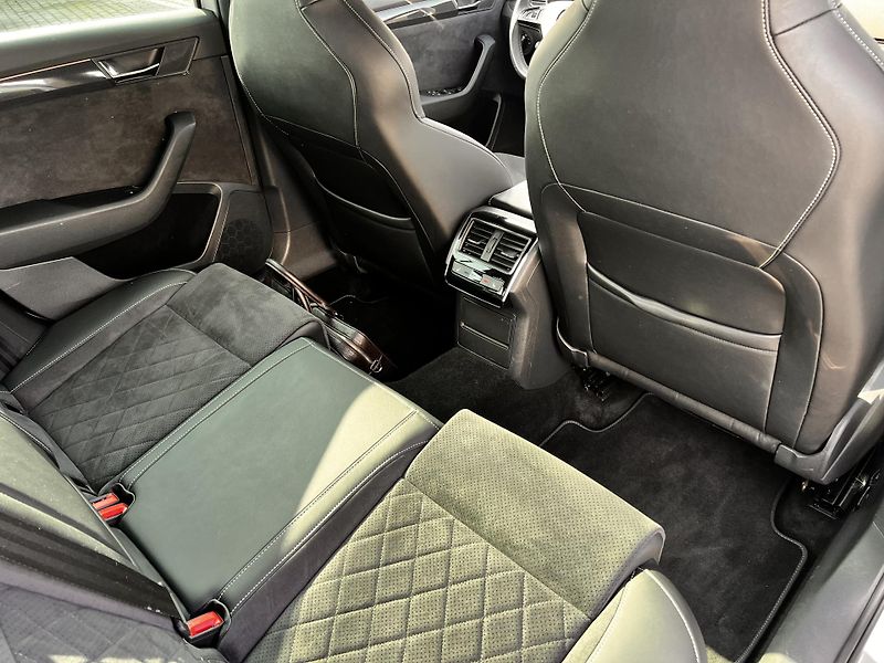 Škoda Superb 2.0 TDi Sportline nez.topeni  - fotka 13 z 23