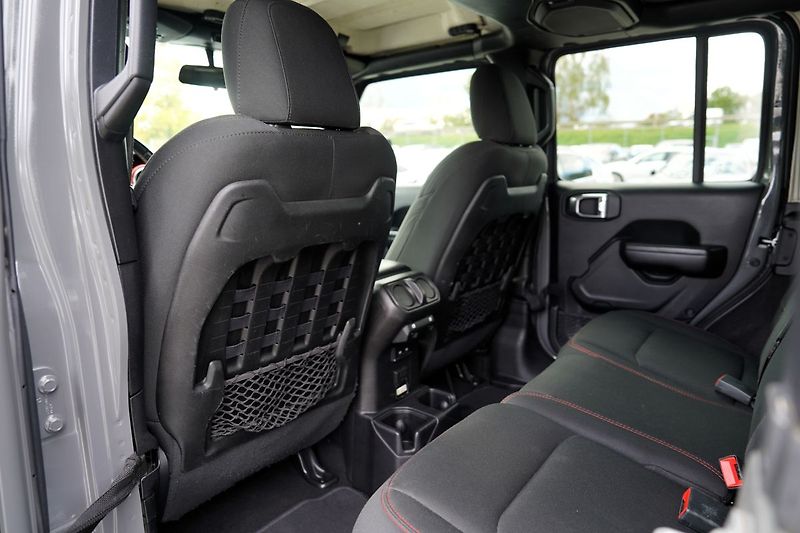 Jeep Wrangler 3.6i V6/Rubicon/4x4/AT - fotka 33 z 53