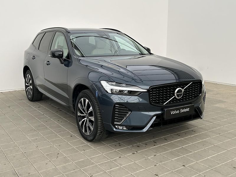 Volvo XC60 2.0 B4 4x4 PLUS  Black - fotka 8 z 28