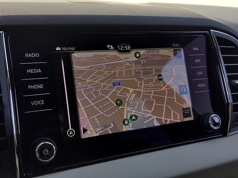 Škoda Karoq (2021) Style Comfort 2,0 Tdi 110 Kw 4 - fotka 21 z 39