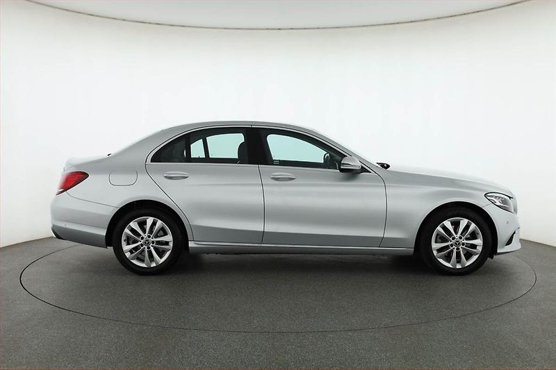 Mercedes-Benz Třídy C (2018) Avantgarde C 220 d 4MATIC - fotka 6 z 20