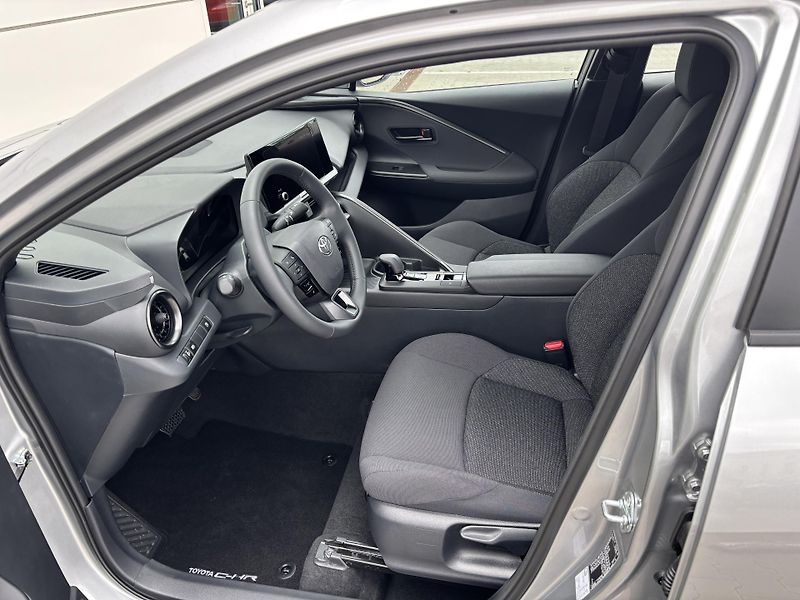 Toyota C-HR (2026) COMFORT BUSINESS 1,8 HEV AT - fotka 7 z 14