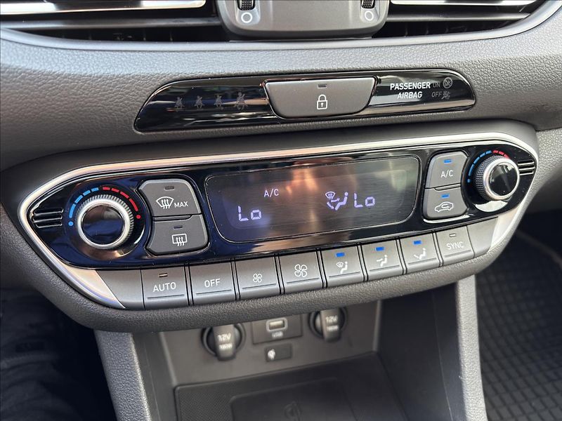 Hyundai i30 1,5 Smart 81kW kombi - fotka 29 z 34