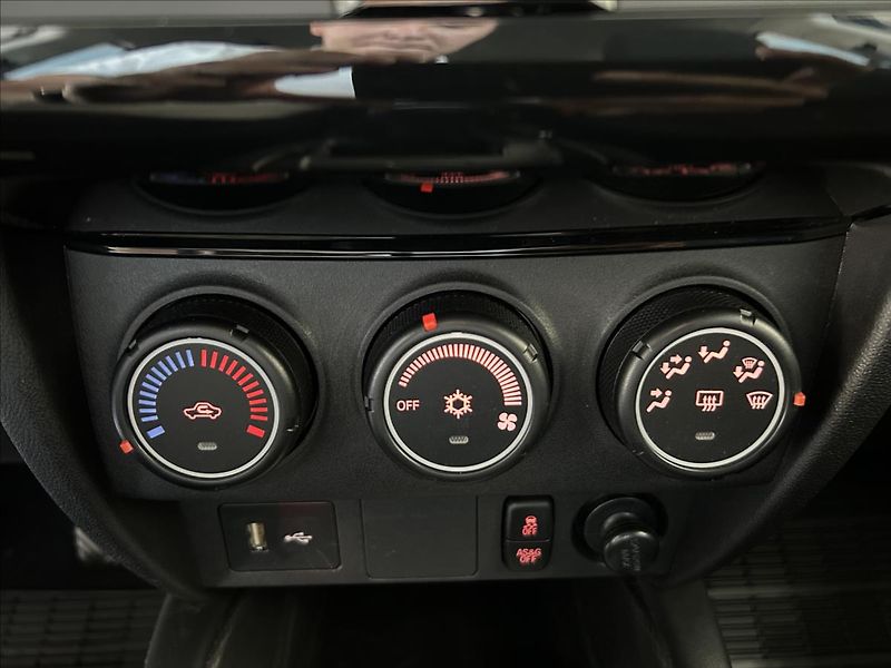 Mitsubishi ASX 2,0   110kW,ČR,1.MAJITEL,SERVI - fotka 20 z 27