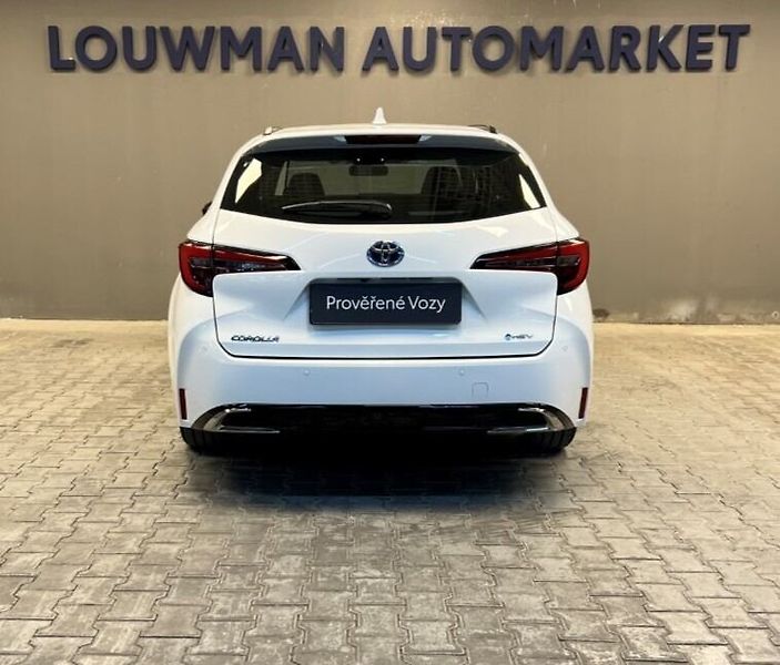 Toyota Corolla 1,8 Hybrid AT Comfort Business - fotka 15 z 17