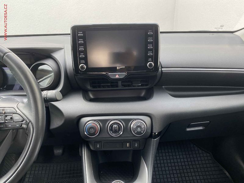 Toyota Yaris (2021) 1.5 VVT-i, ČR, Dynamic - fotka 12 z 15