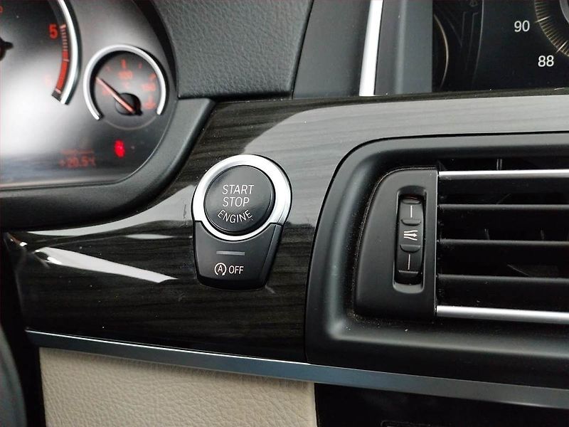 BMW Řada 5 (2015) Luxury Line 518d, Automat - fotka 20 z 23