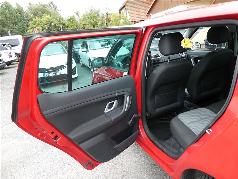 Škoda Fabia 1,6 i16V 77kW AUTOMAT,klima,ČR - fotka 16 z 30