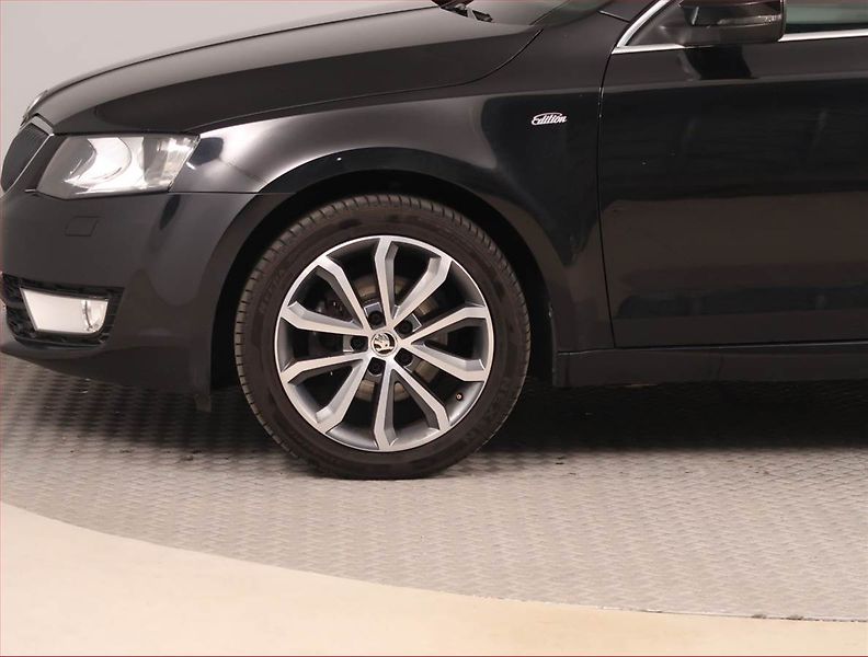 Citroën C4 Picasso (2016) 1.6 BlueHDi, 7 míst, Navi - fotka 15 z 24