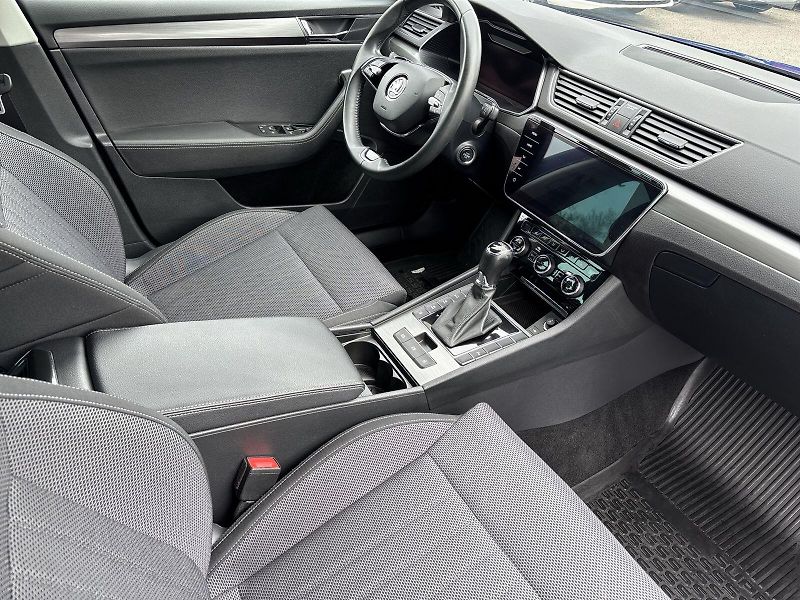 Škoda Superb (2021) Combi 1.4 TSI iV DSG Style - fotka 10 z 31