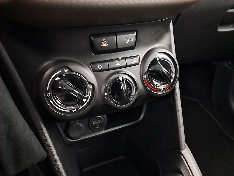 Peugeot 208 (2016) 1.0 VTi, Tempomat - fotka 14 z 15