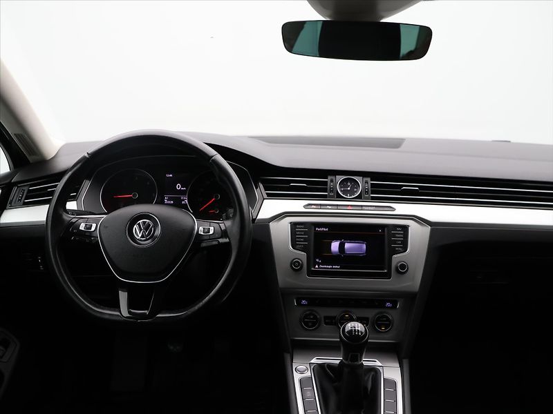 Volkswagen Passat 2.0 TDI 110kW Comfortline - fotka 22 z 29